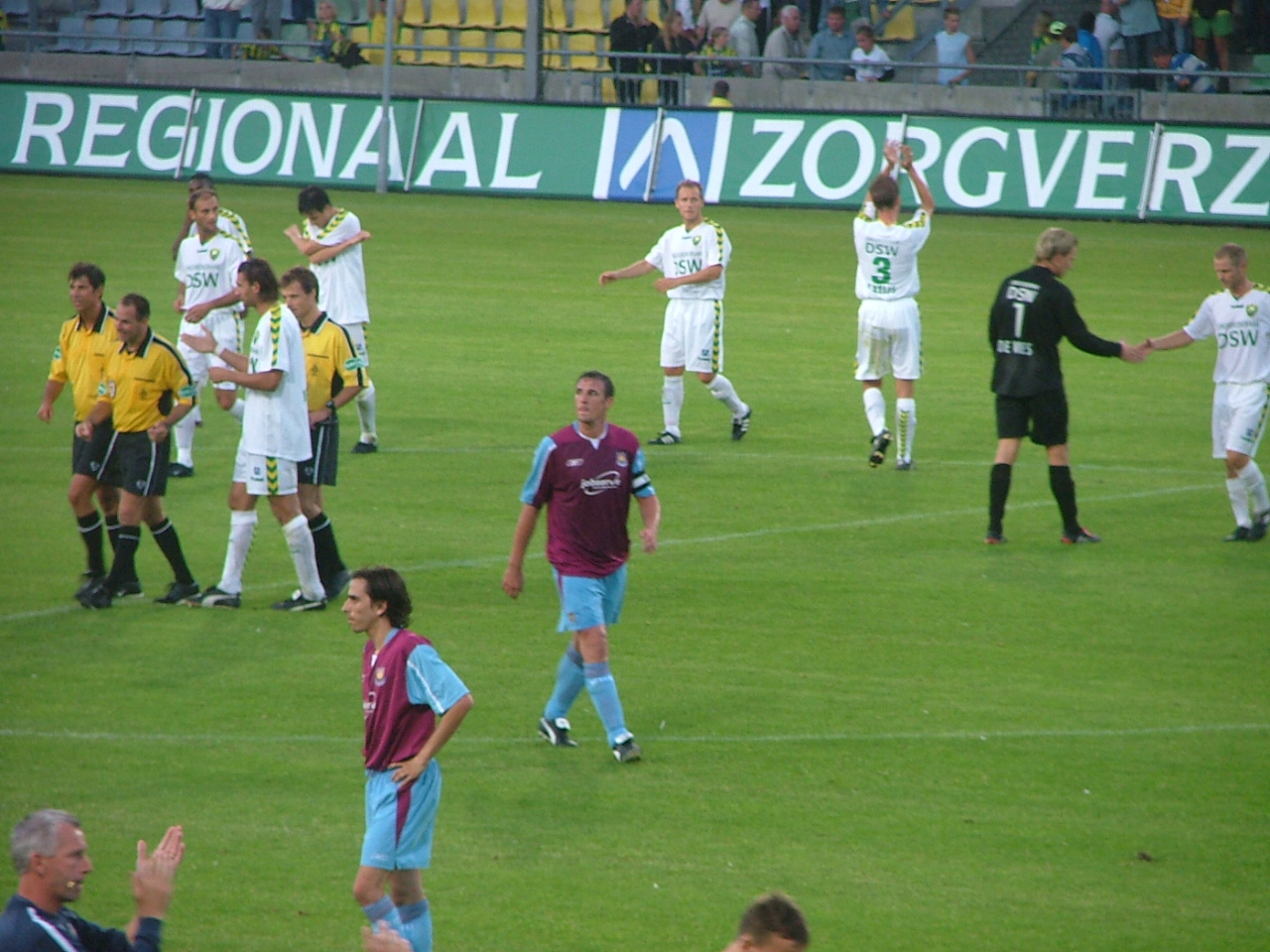 Oefenwedstriijd ado den haag Westham United